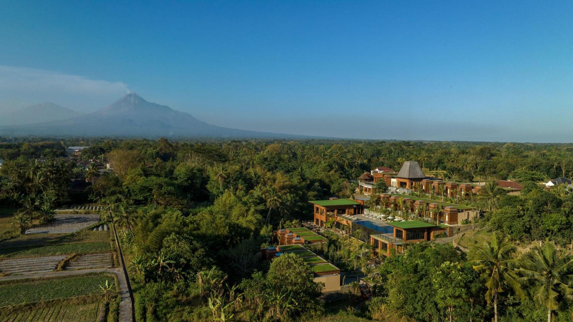 Отель Garrya Bianti Yogyakarta Слеман Экстерьер фото