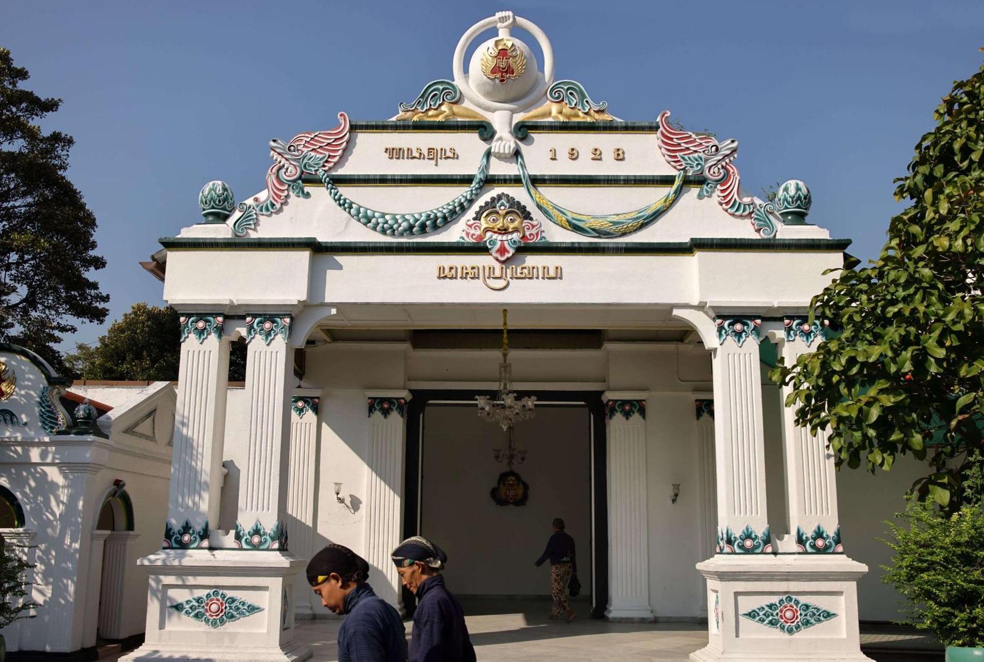 Отель Garrya Bianti Yogyakarta Слеман Экстерьер фото