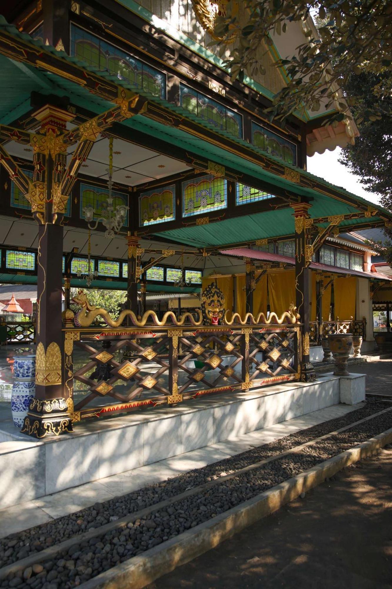 Отель Garrya Bianti Yogyakarta Слеман Экстерьер фото
